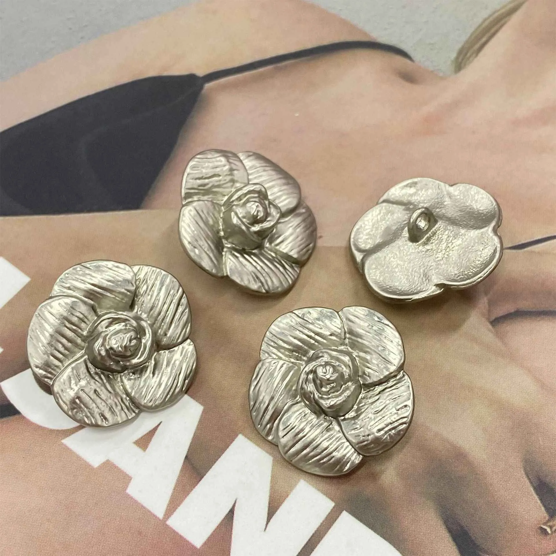 20/23mm 3D Five-Petal Flower Metal Shank Buttons 20pcs