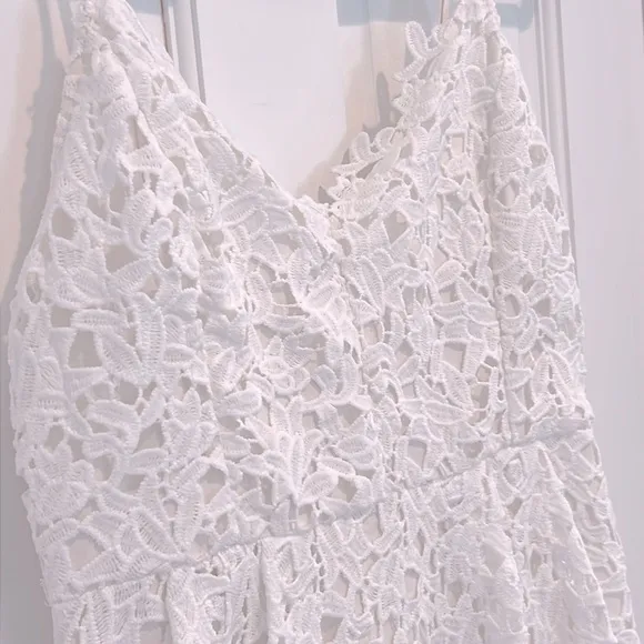 ASTR the label Sleeveless Lace Fit and Flare Midi Dress White Large