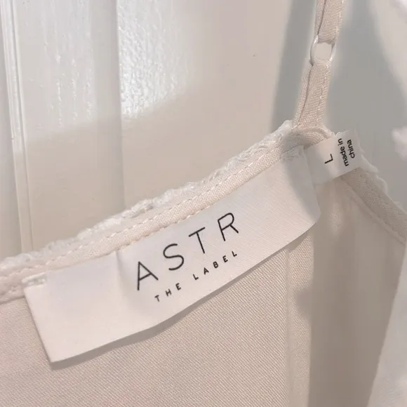 ASTR the label Sleeveless Lace Fit and Flare Midi Dress White Large