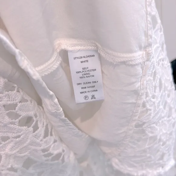 ASTR the label Sleeveless Lace Fit and Flare Midi Dress White Large