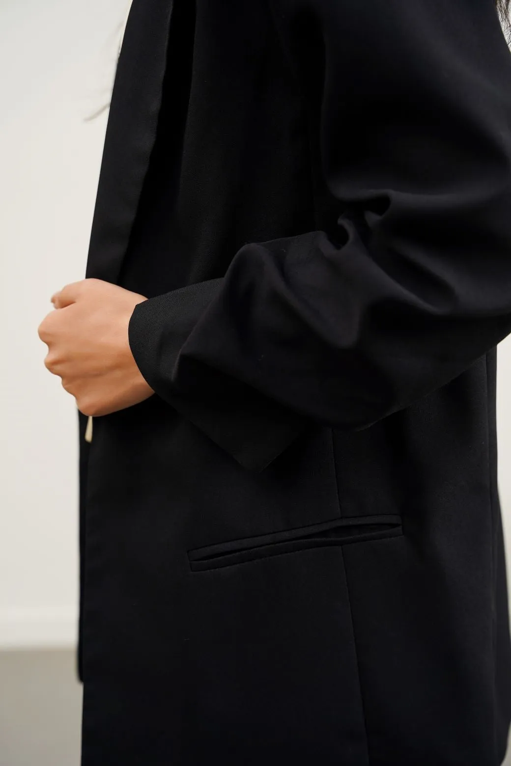 BASIC BLAZER WITH RUCHED SLEEVE