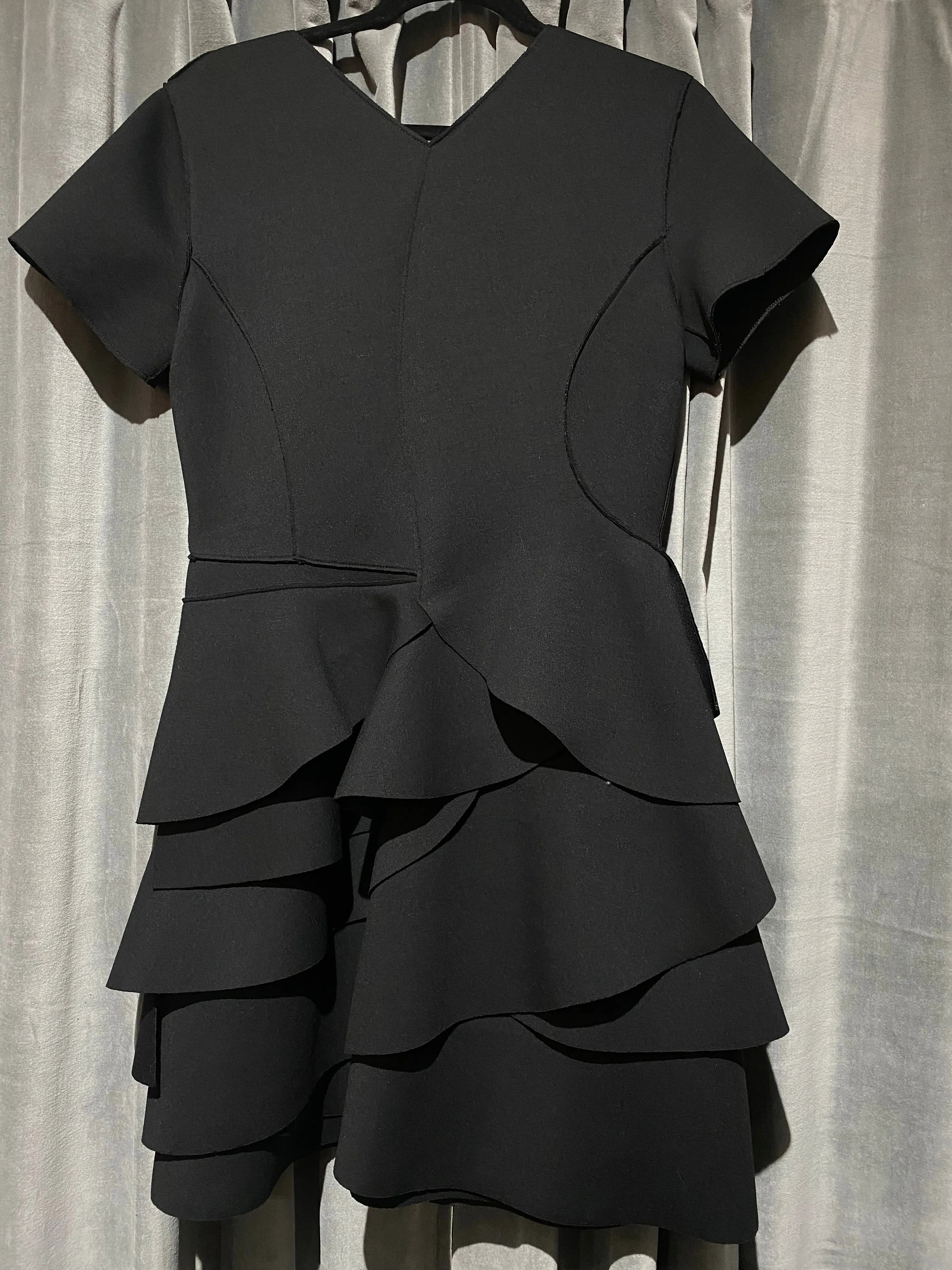 DKNY Black Stretch Short Sleeve Rufle Skirt Dress