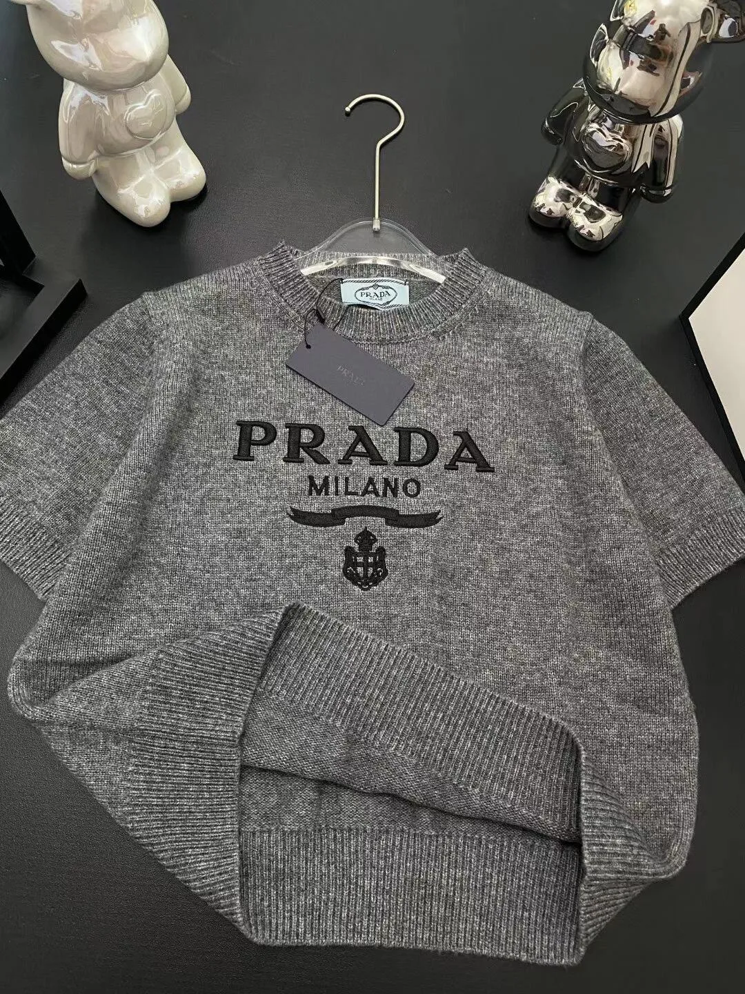 Letter embroidered wool short sleeves