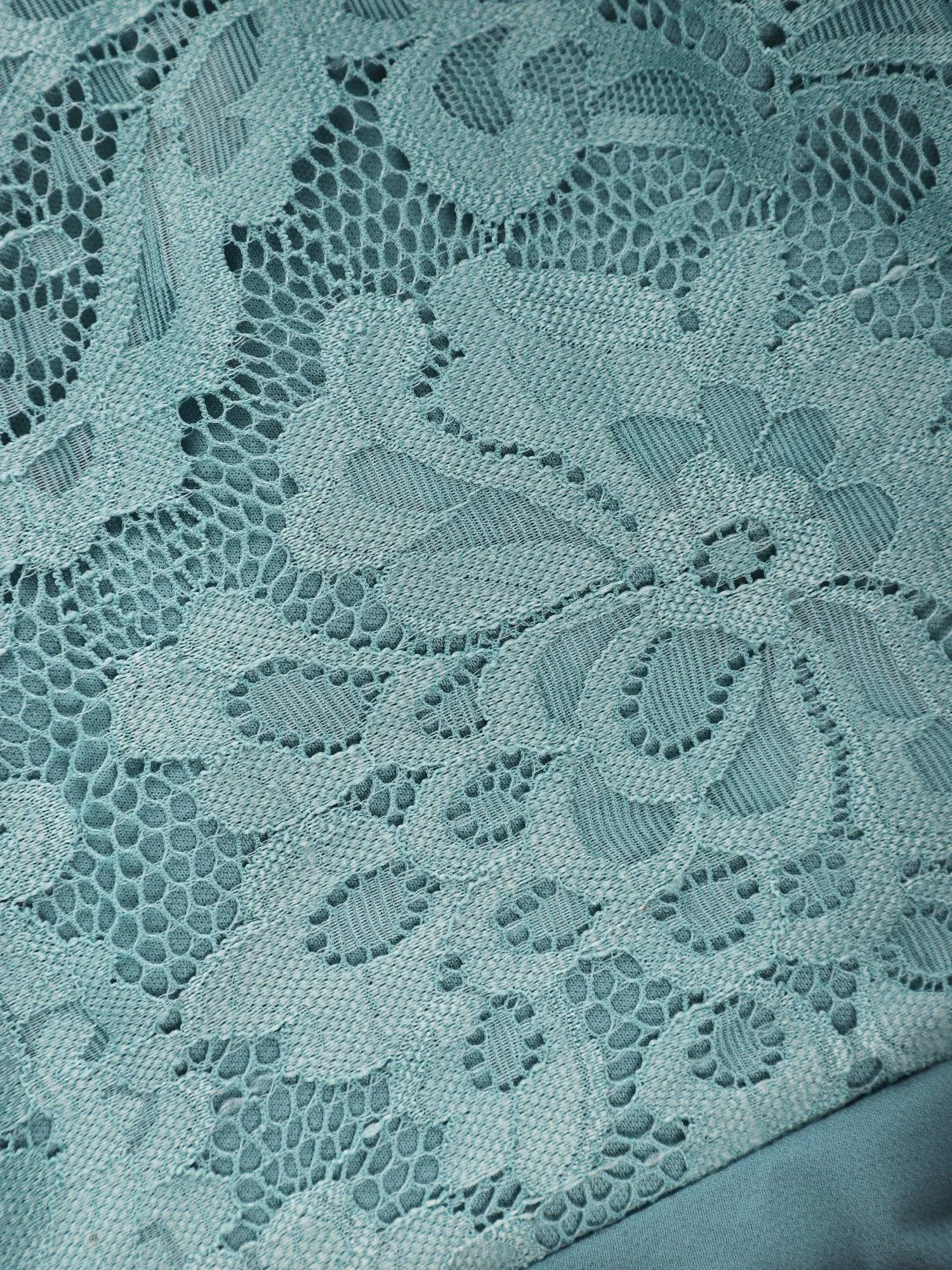 Robe courte en mousseline à encolure Licou dos nu en dentelle