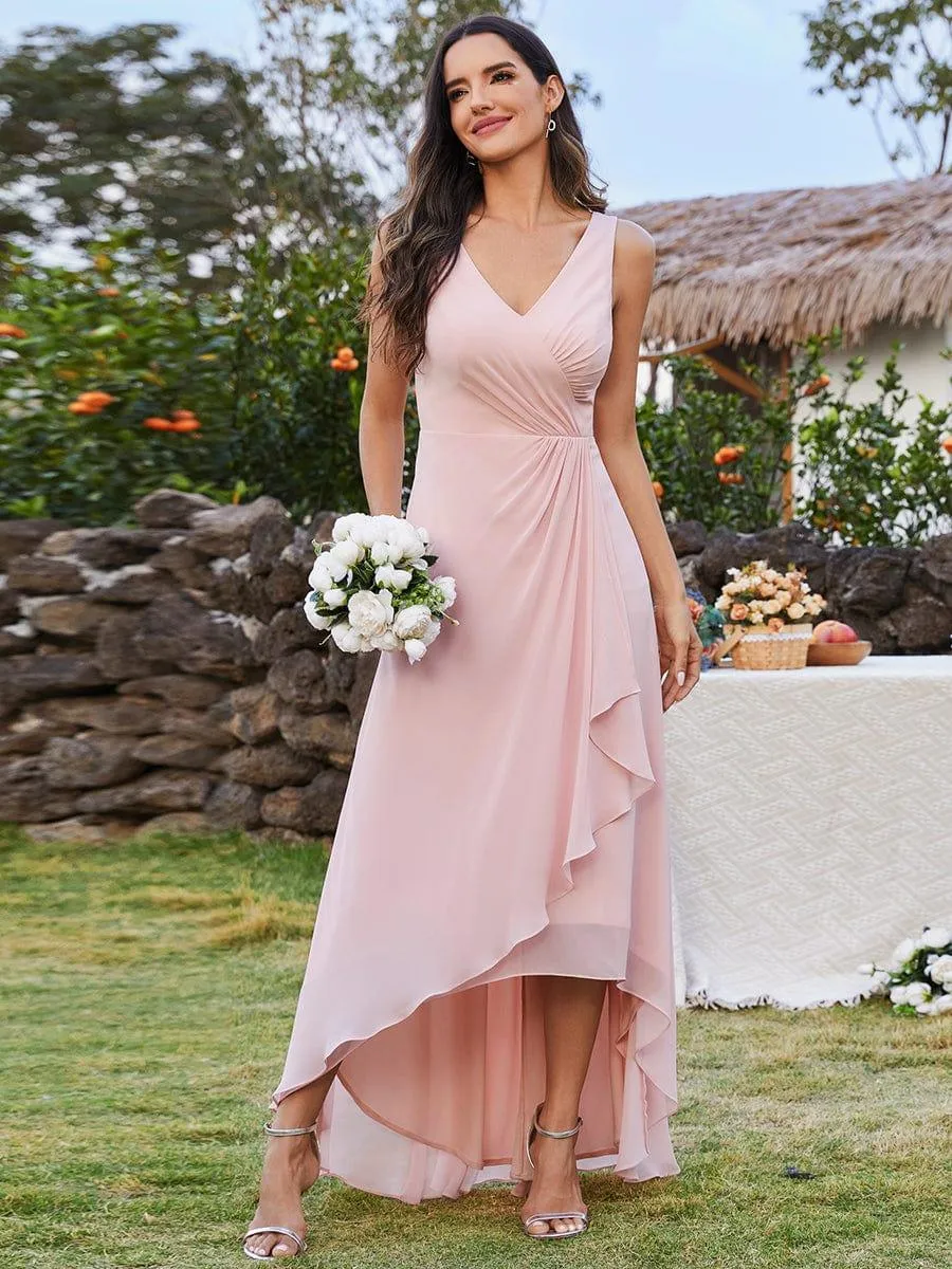 Robe de demoiselle d'honneur à volants hauts et bas col en V avec plis à la taille