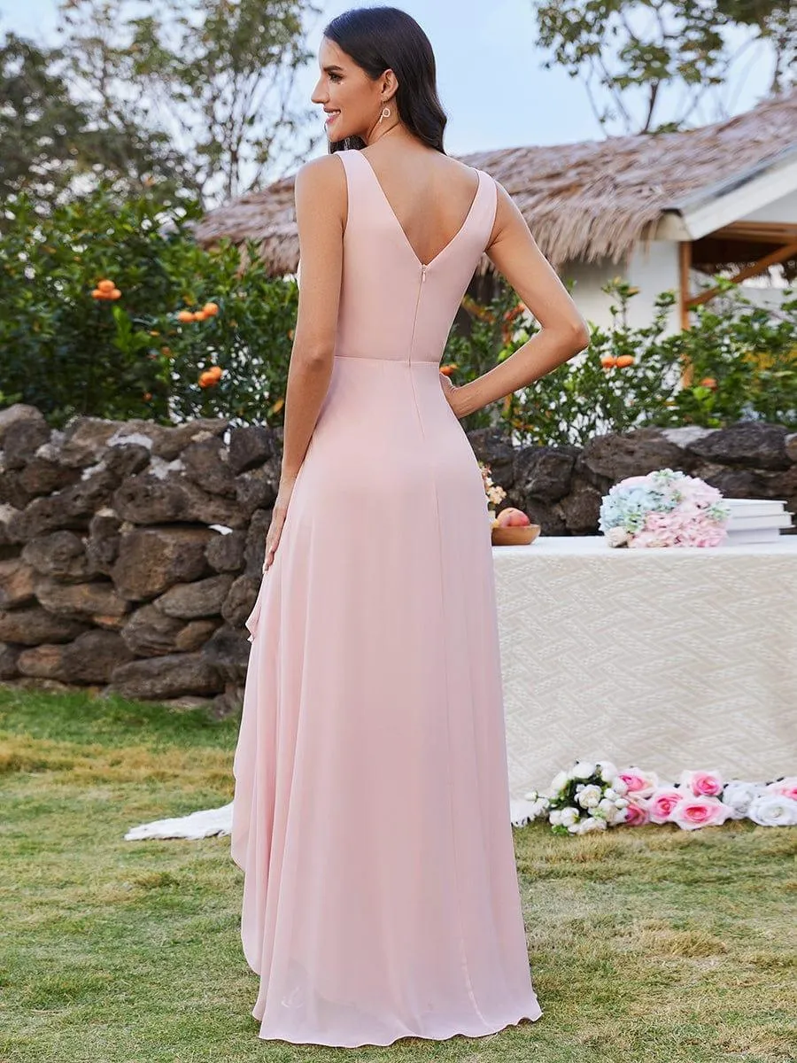 Robe de demoiselle d'honneur à volants hauts et bas col en V avec plis à la taille