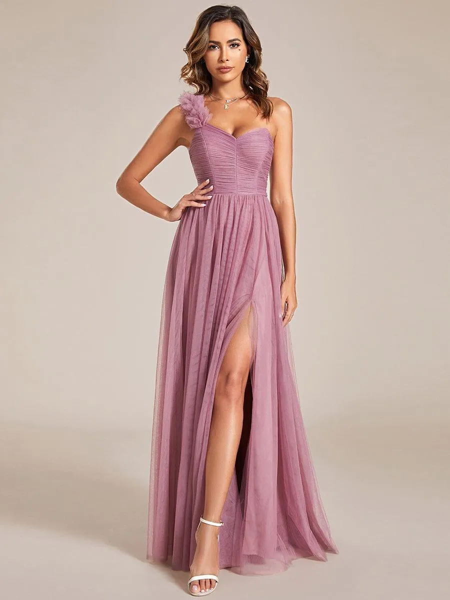 Robe de soirée asymétrique en tulle à appliqués et fente haute
