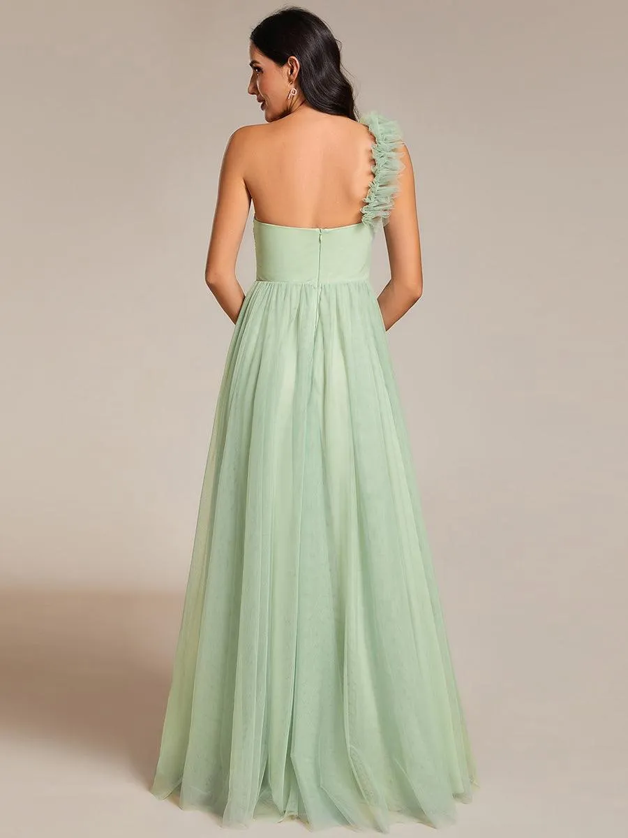 Robe de soirée asymétrique en tulle à appliqués et fente haute