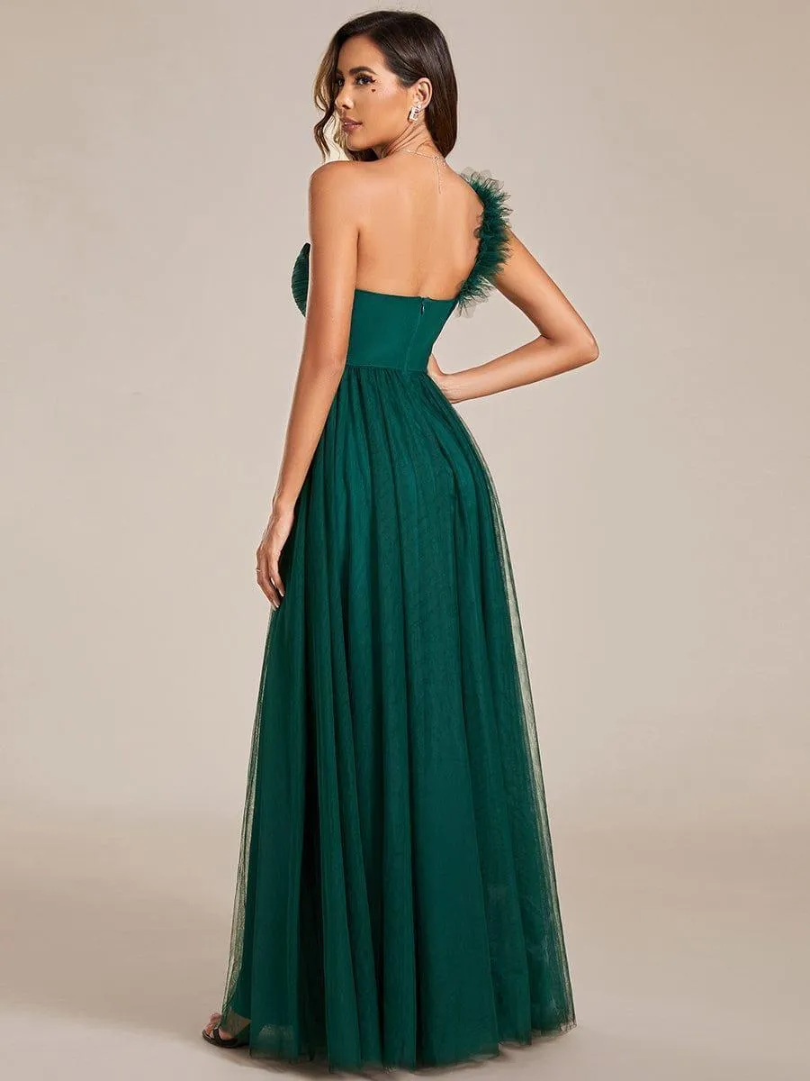 Robe de soirée asymétrique en tulle à appliqués et fente haute