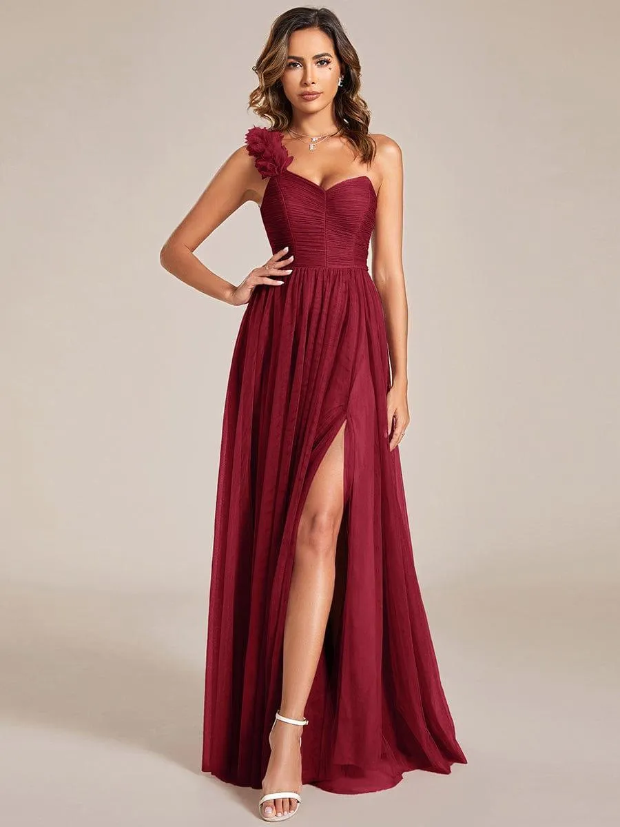 Robe de soirée asymétrique en tulle à appliqués et fente haute