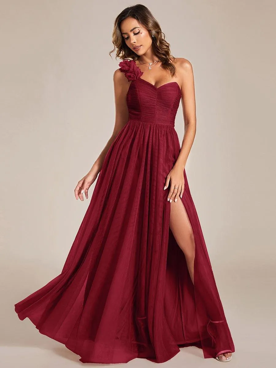 Robe de soirée asymétrique en tulle à appliqués et fente haute