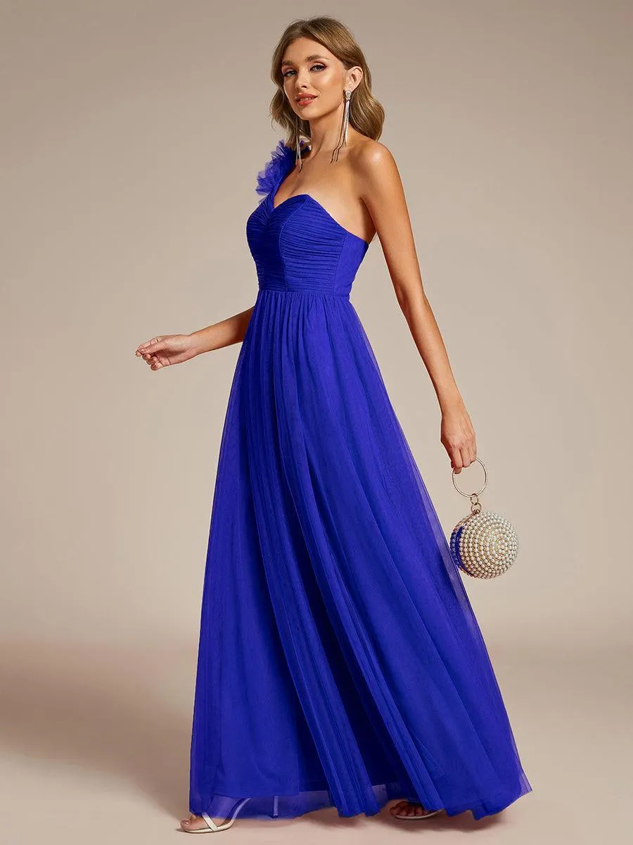 Robe de soirée asymétrique en tulle à appliqués et fente haute