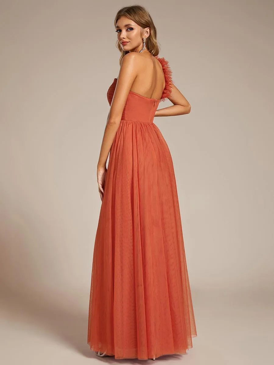 Robe de soirée asymétrique en tulle à appliqués et fente haute