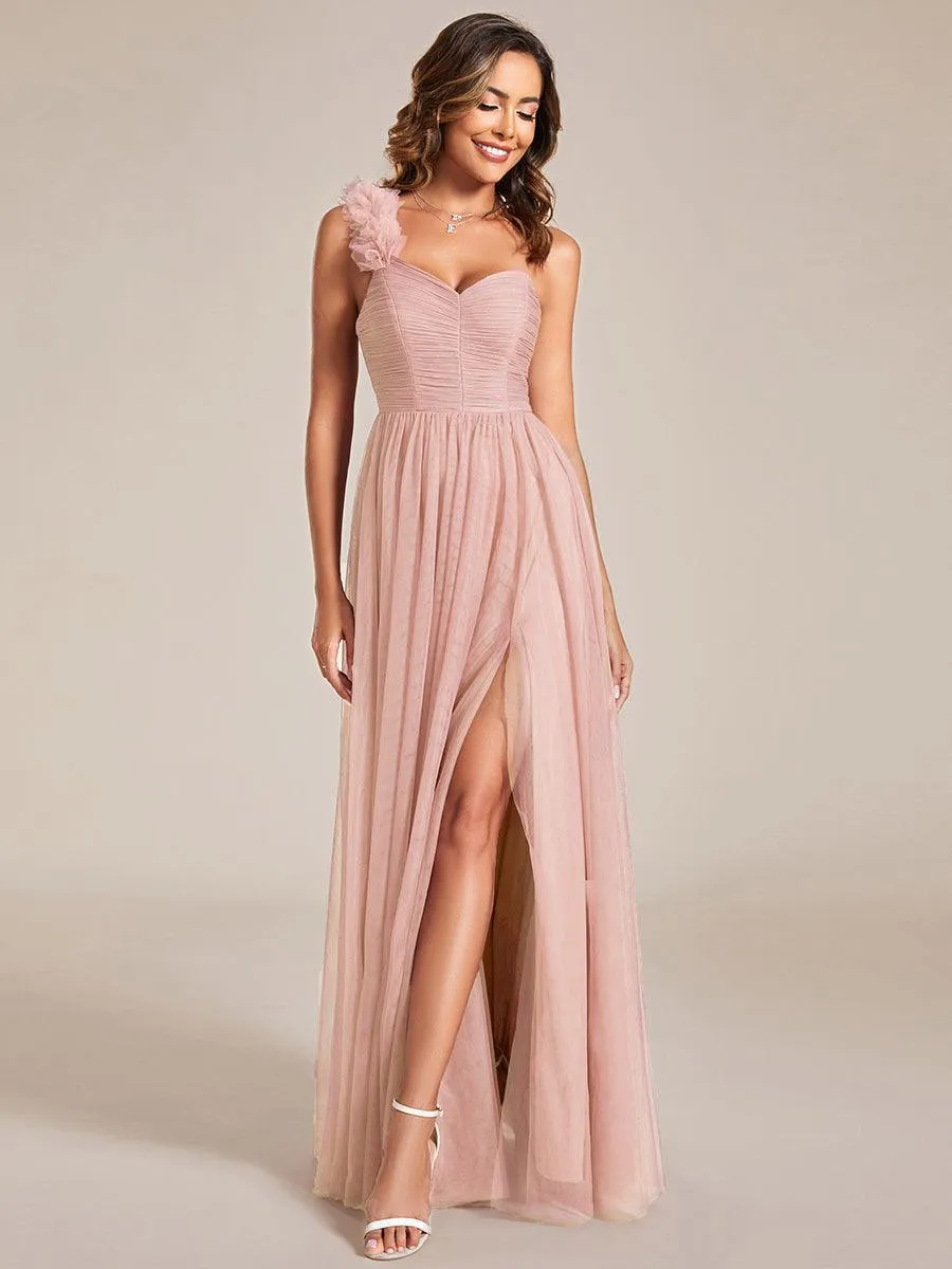Robe de soirée asymétrique en tulle à appliqués et fente haute