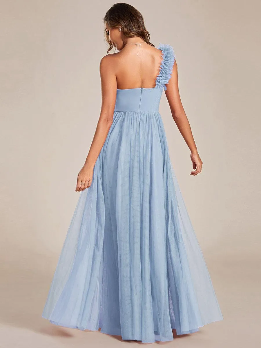 Robe de soirée asymétrique en tulle à appliqués et fente haute