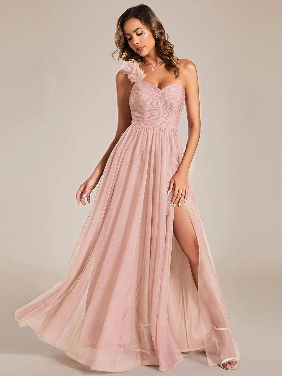 Robe de soirée asymétrique en tulle à appliqués et fente haute