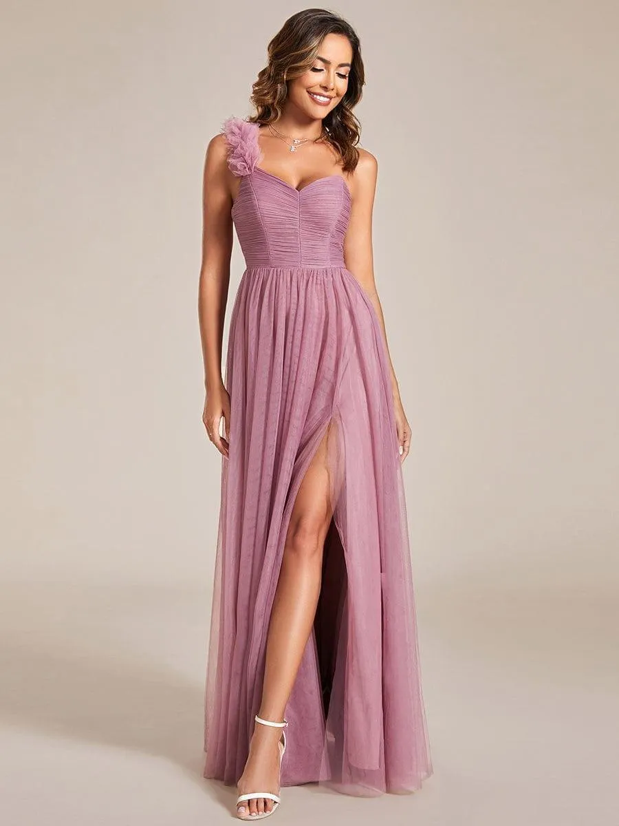 Robe de soirée asymétrique en tulle à appliqués et fente haute