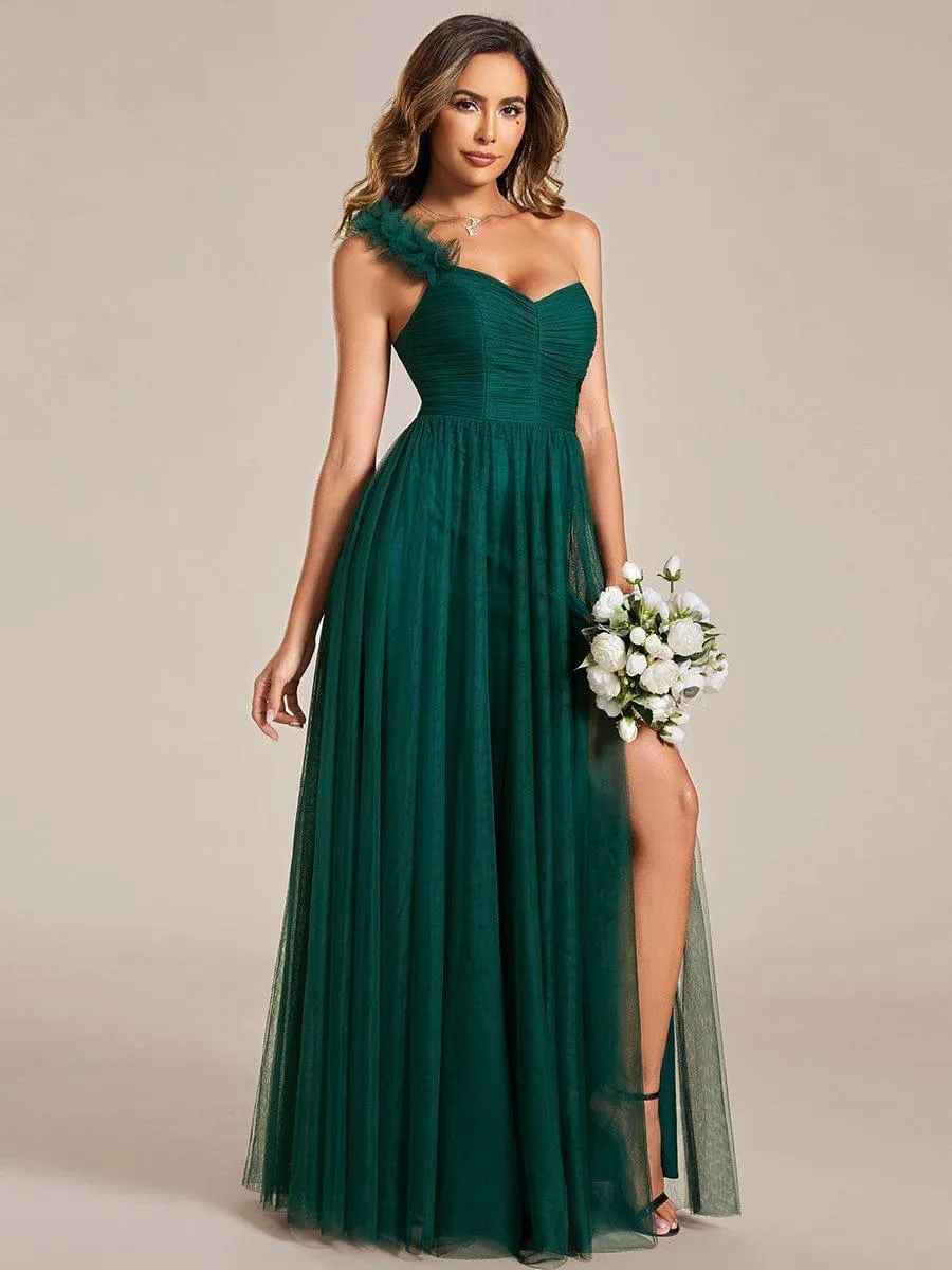 Robe de soirée asymétrique en tulle à appliqués et fente haute