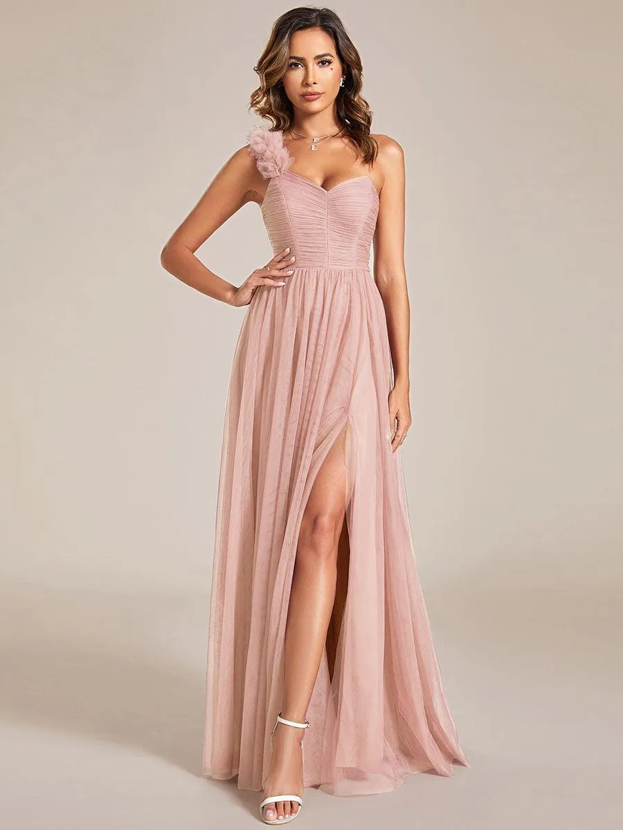 Robe de soirée asymétrique en tulle à appliqués et fente haute