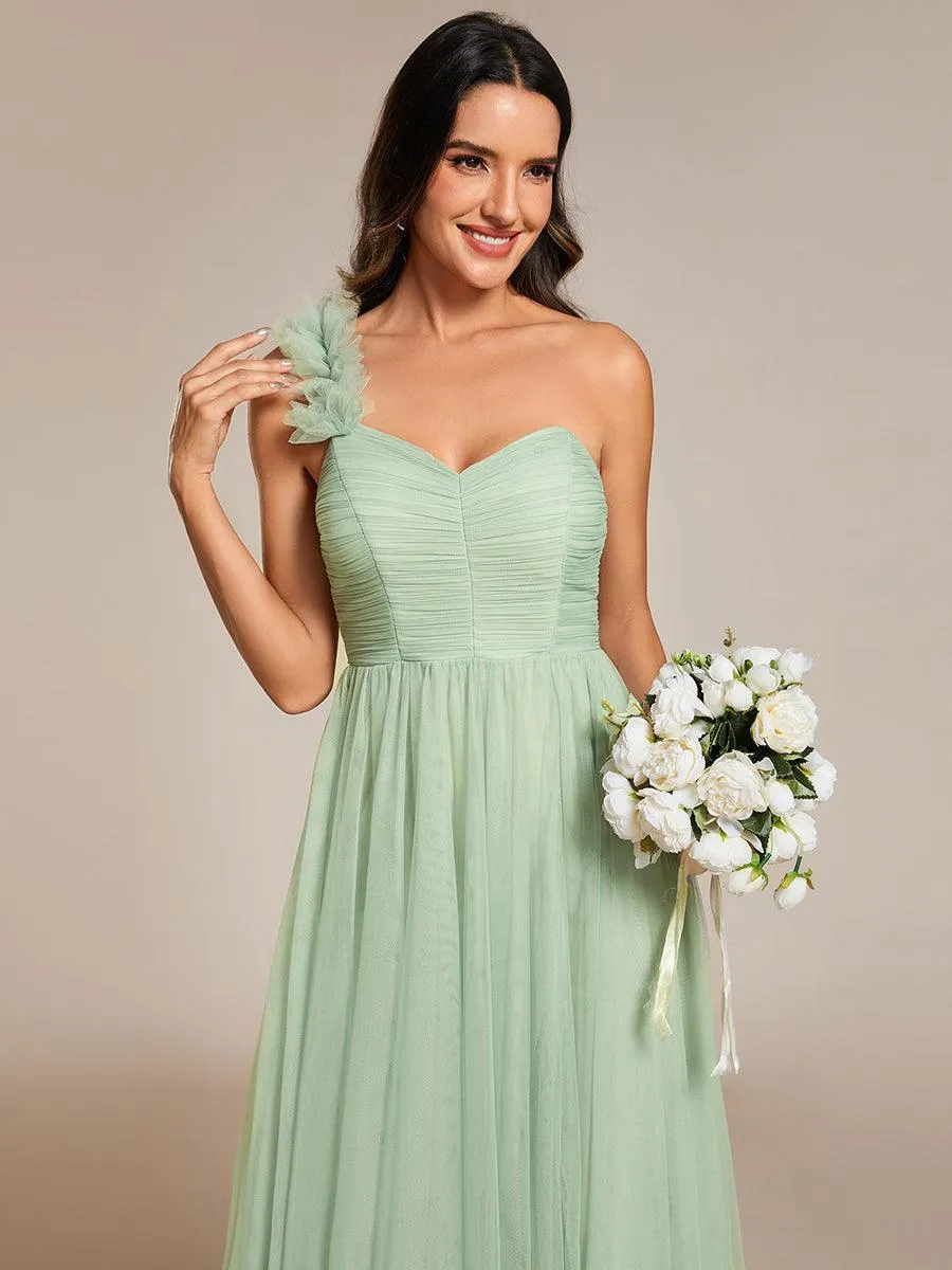 Robe de soirée asymétrique en tulle à appliqués et fente haute