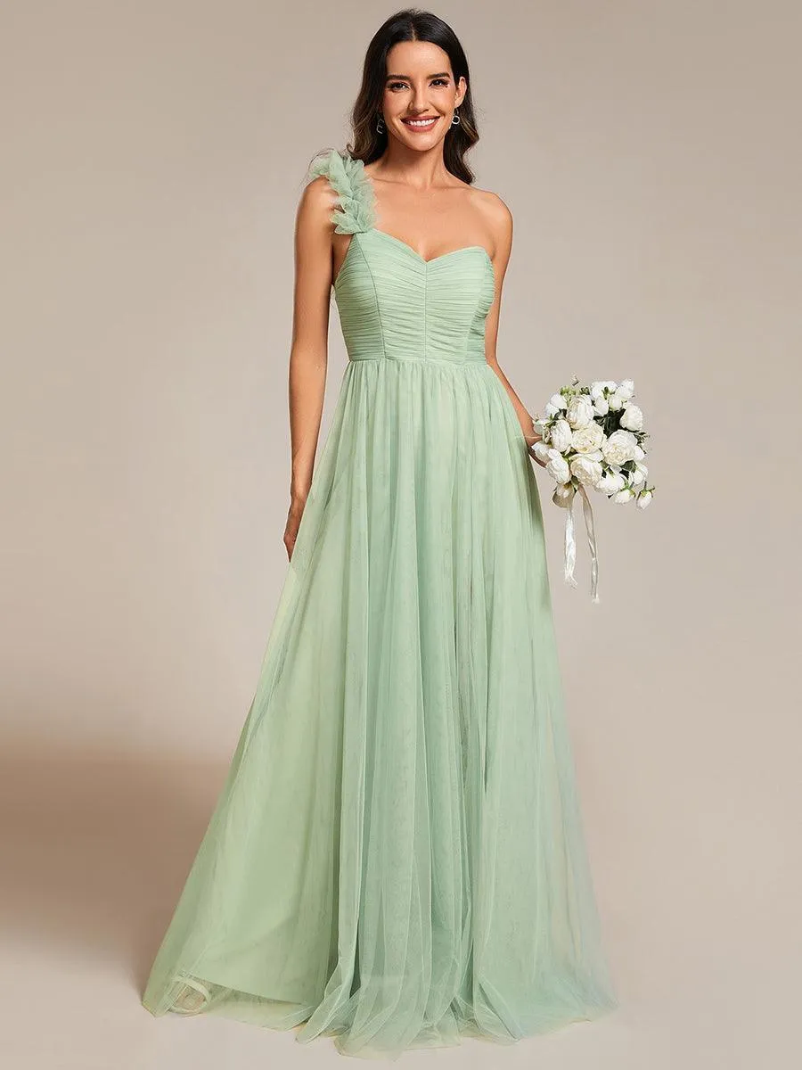 Robe de soirée asymétrique en tulle à appliqués et fente haute