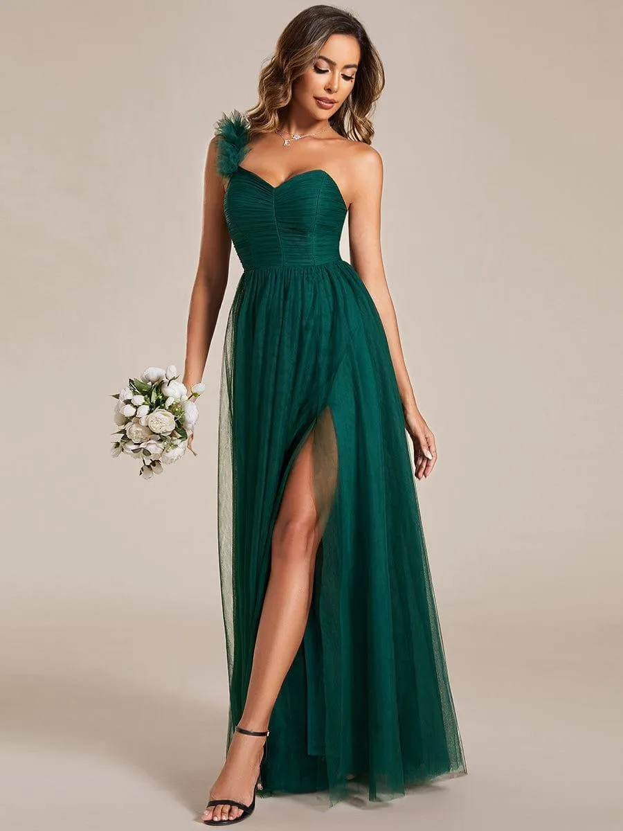 Robe de soirée asymétrique en tulle à appliqués et fente haute