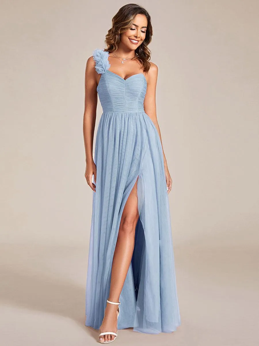 Robe de soirée asymétrique en tulle à appliqués et fente haute