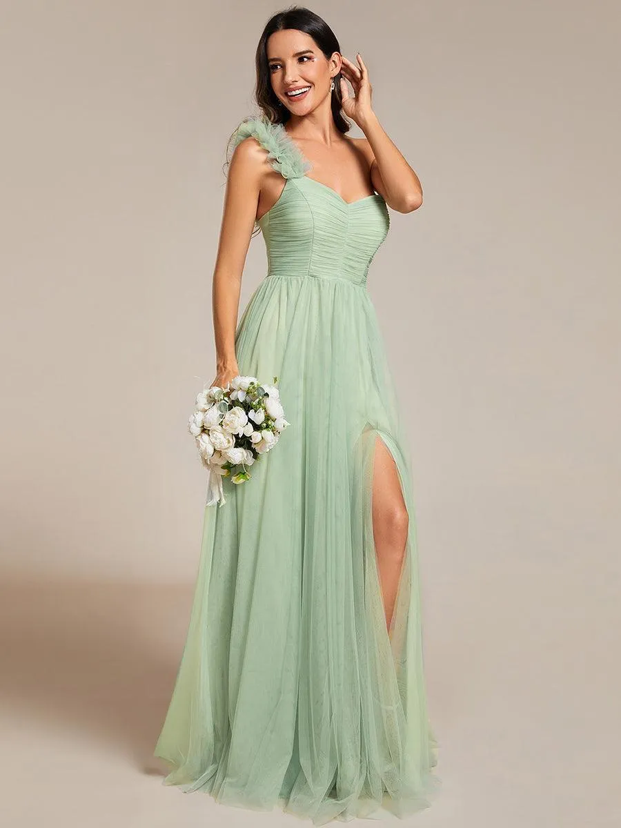 Robe de soirée asymétrique en tulle à appliqués et fente haute