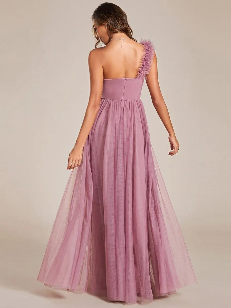 Robe de soirée asymétrique en tulle à appliqués et fente haute