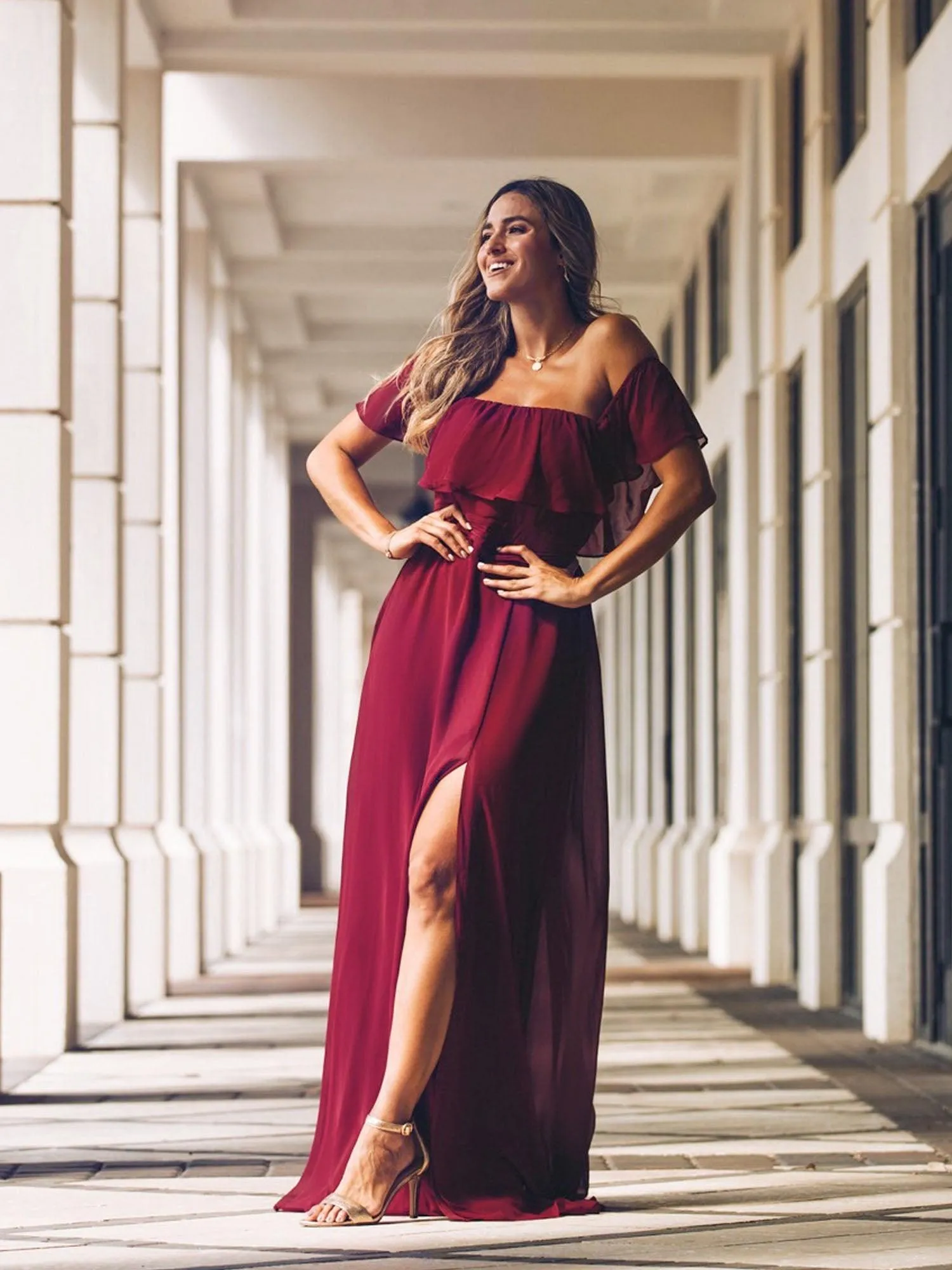 Robe demoiselle dhonneur décolletées à volants et fentes à la cuisse pour femmes