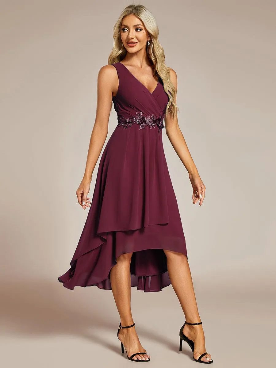 Robe d'invité de mariage haute-basse en mousseline de soie sans manches avec applique à la taille