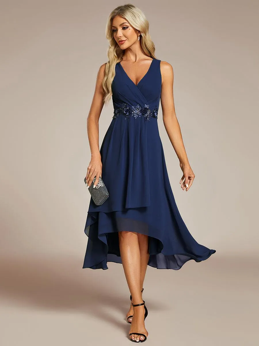 Robe d'invité de mariage haute-basse en mousseline de soie sans manches avec applique à la taille