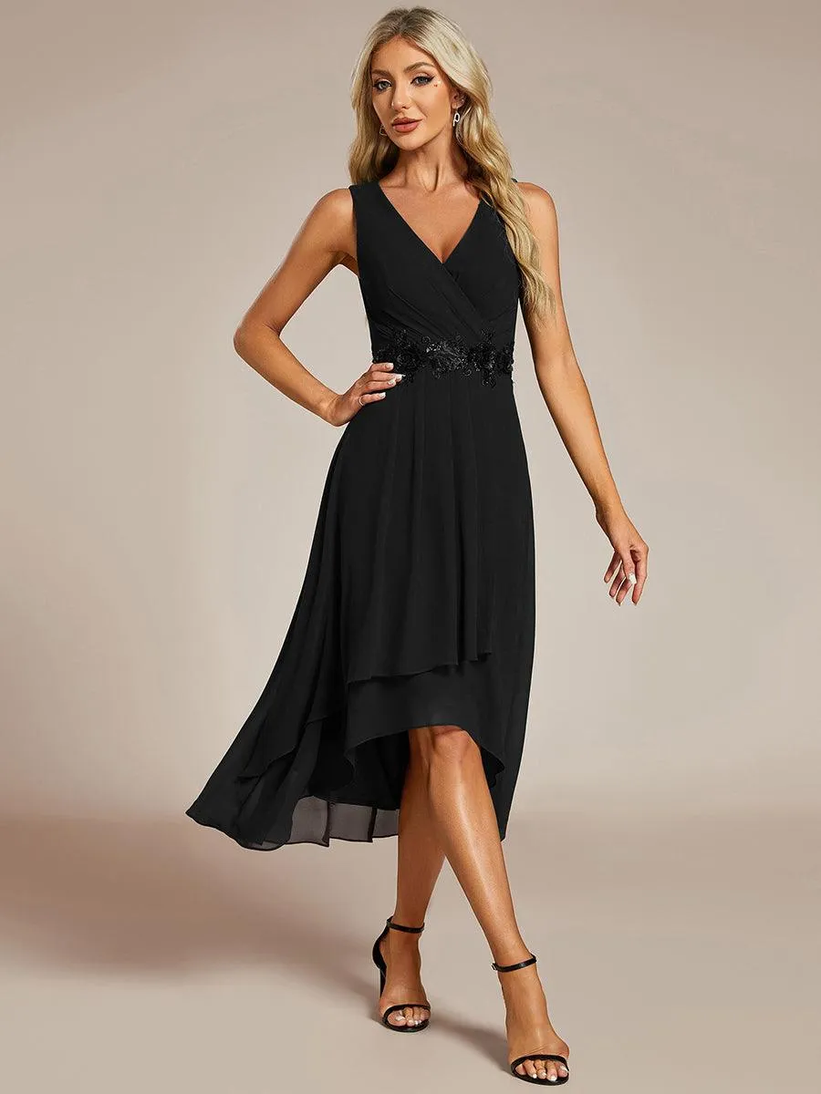 Robe d'invité de mariage haute-basse en mousseline de soie sans manches avec applique à la taille