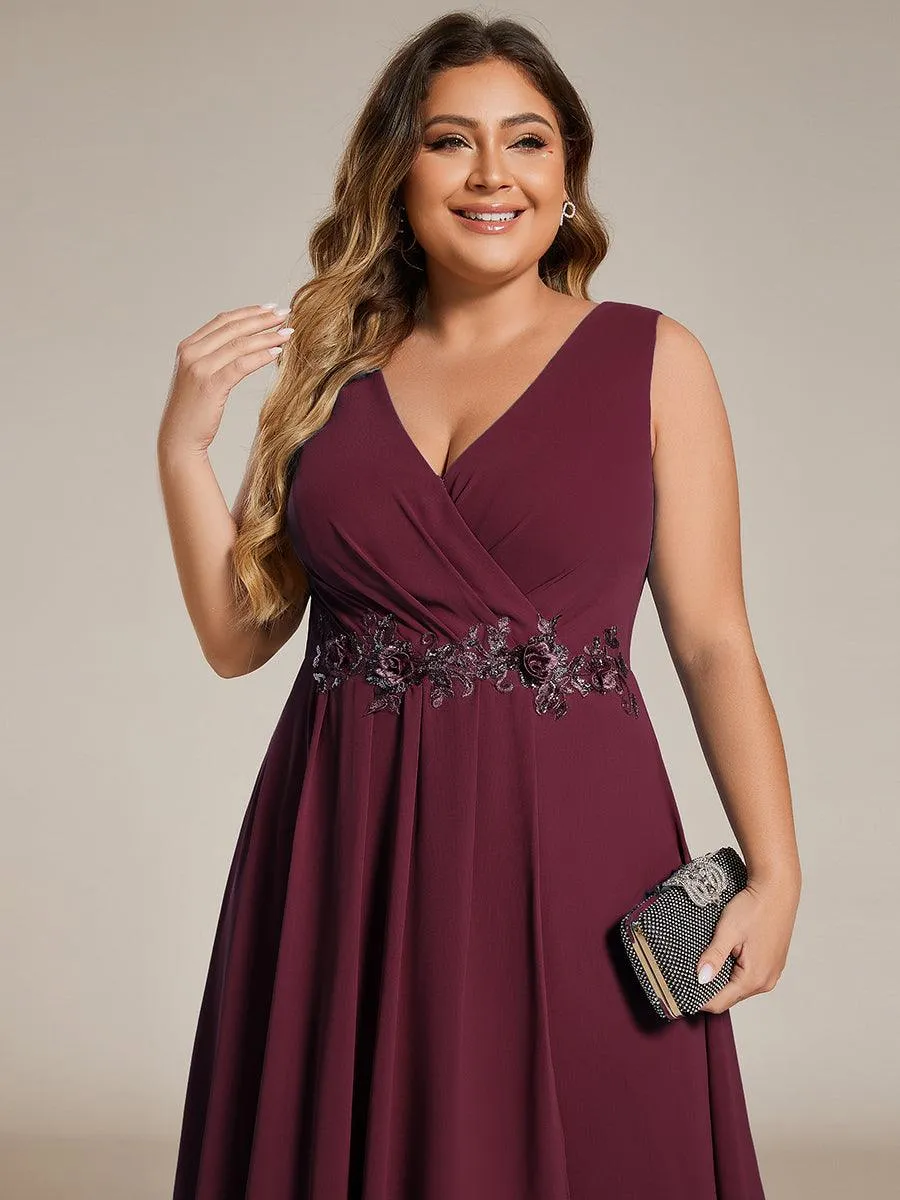 Robe d'invité de mariage haute-basse en mousseline de soie sans manches avec applique à la taille