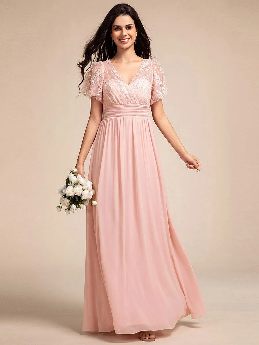 Robe longue de demoiselle d'honneur à manches flottantes et col en V en dentelle
