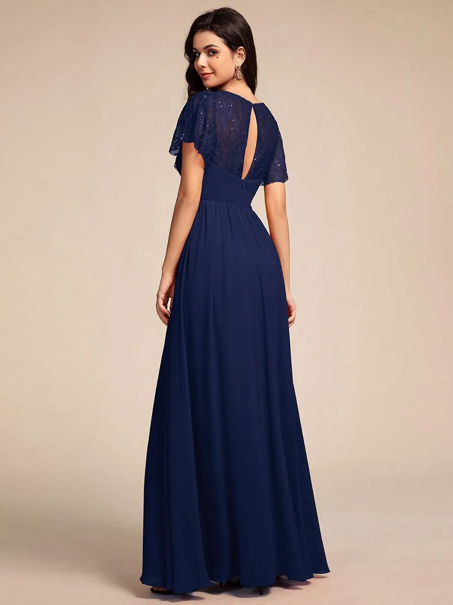 Robe longue de demoiselle d'honneur à manches flottantes et col en V en dentelle