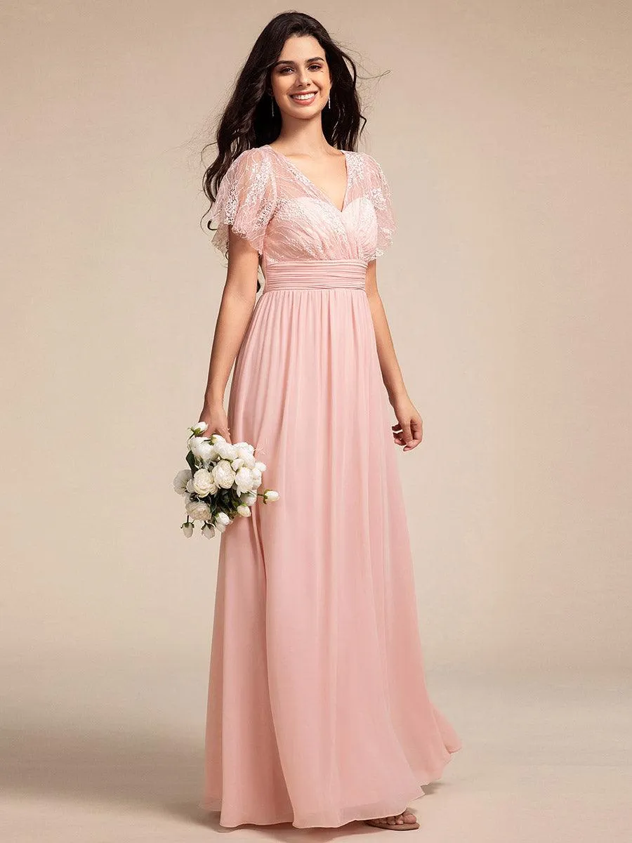 Robe longue de demoiselle d'honneur à manches flottantes et col en V en dentelle