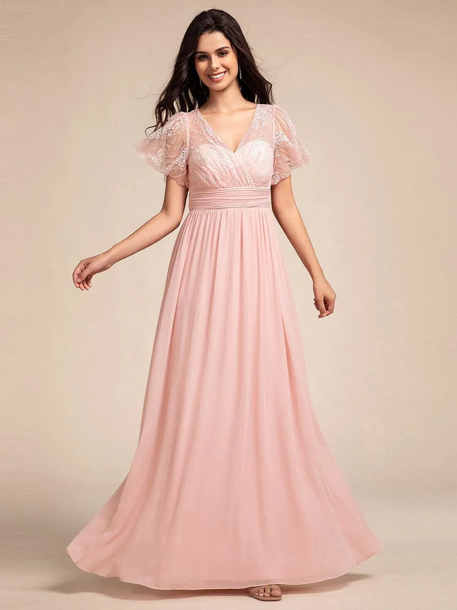 Robe longue de demoiselle d'honneur à manches flottantes et col en V en dentelle