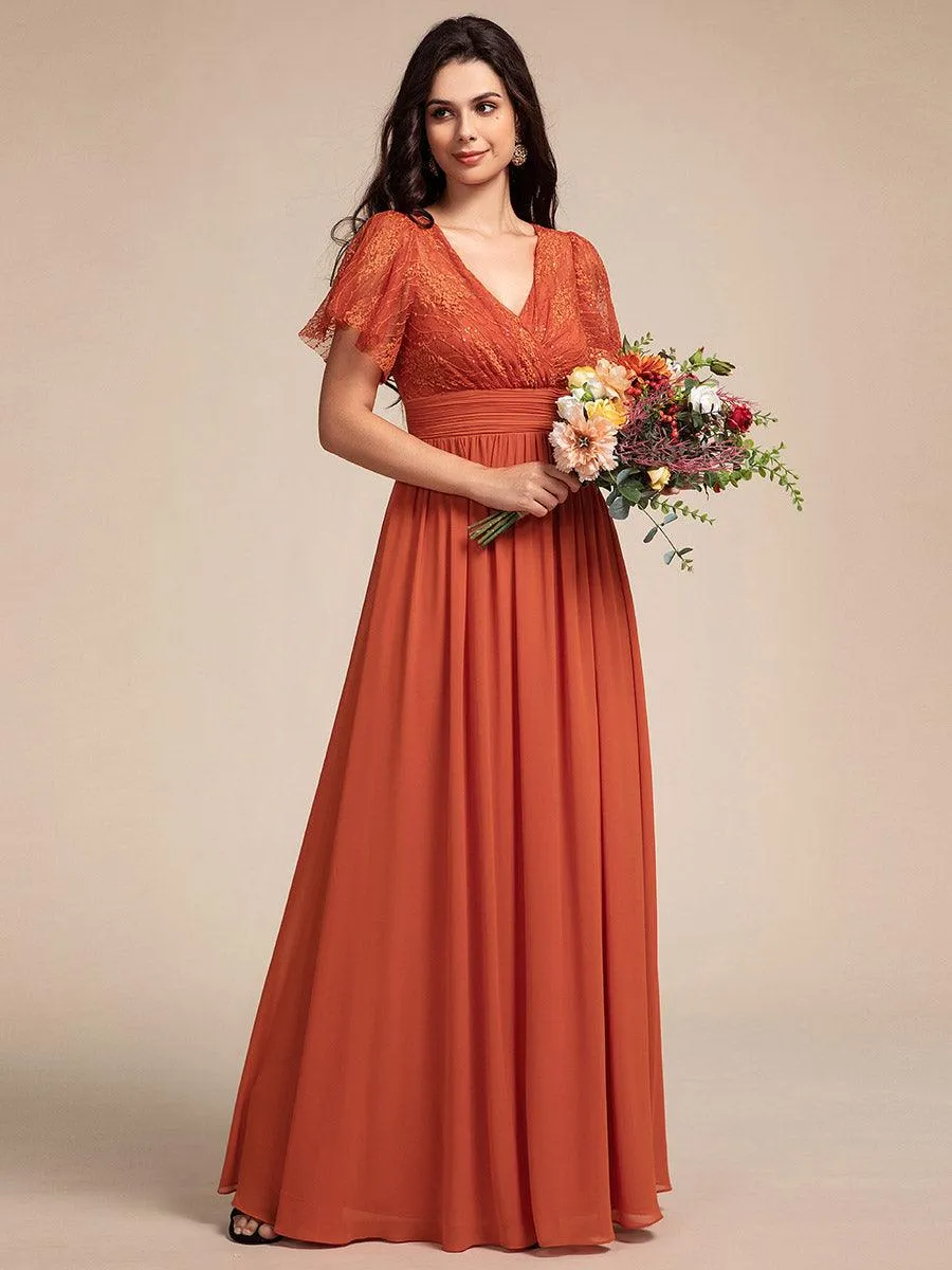 Robe longue de demoiselle d'honneur à manches flottantes et col en V en dentelle