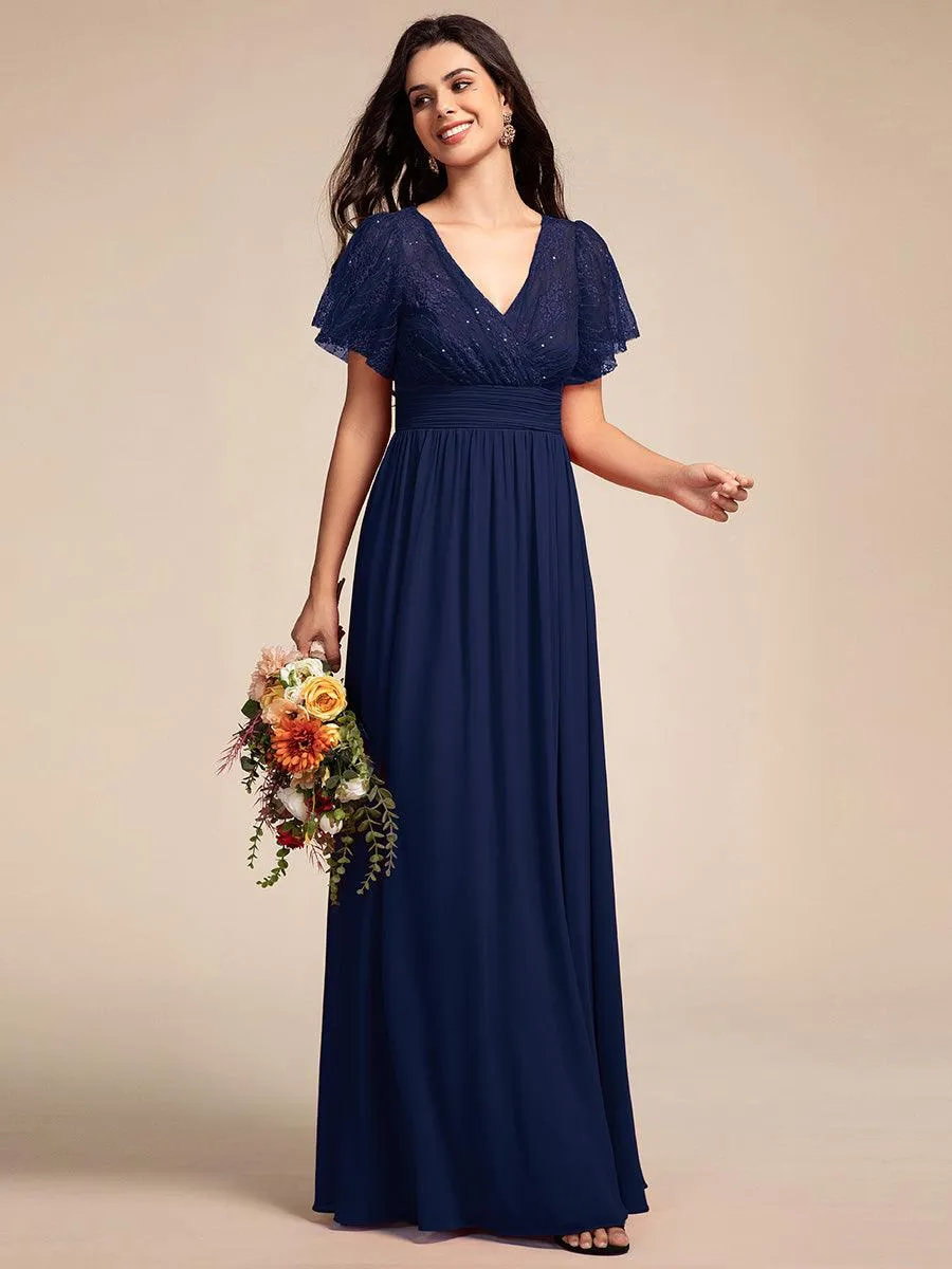 Robe longue de demoiselle d'honneur à manches flottantes et col en V en dentelle