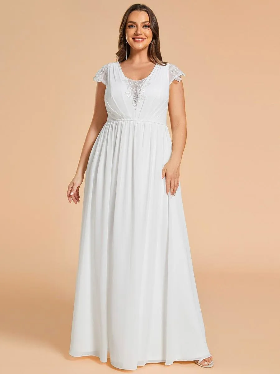 Robes de mariée grande taille à col en V et en mousseline plissée à manches courtes