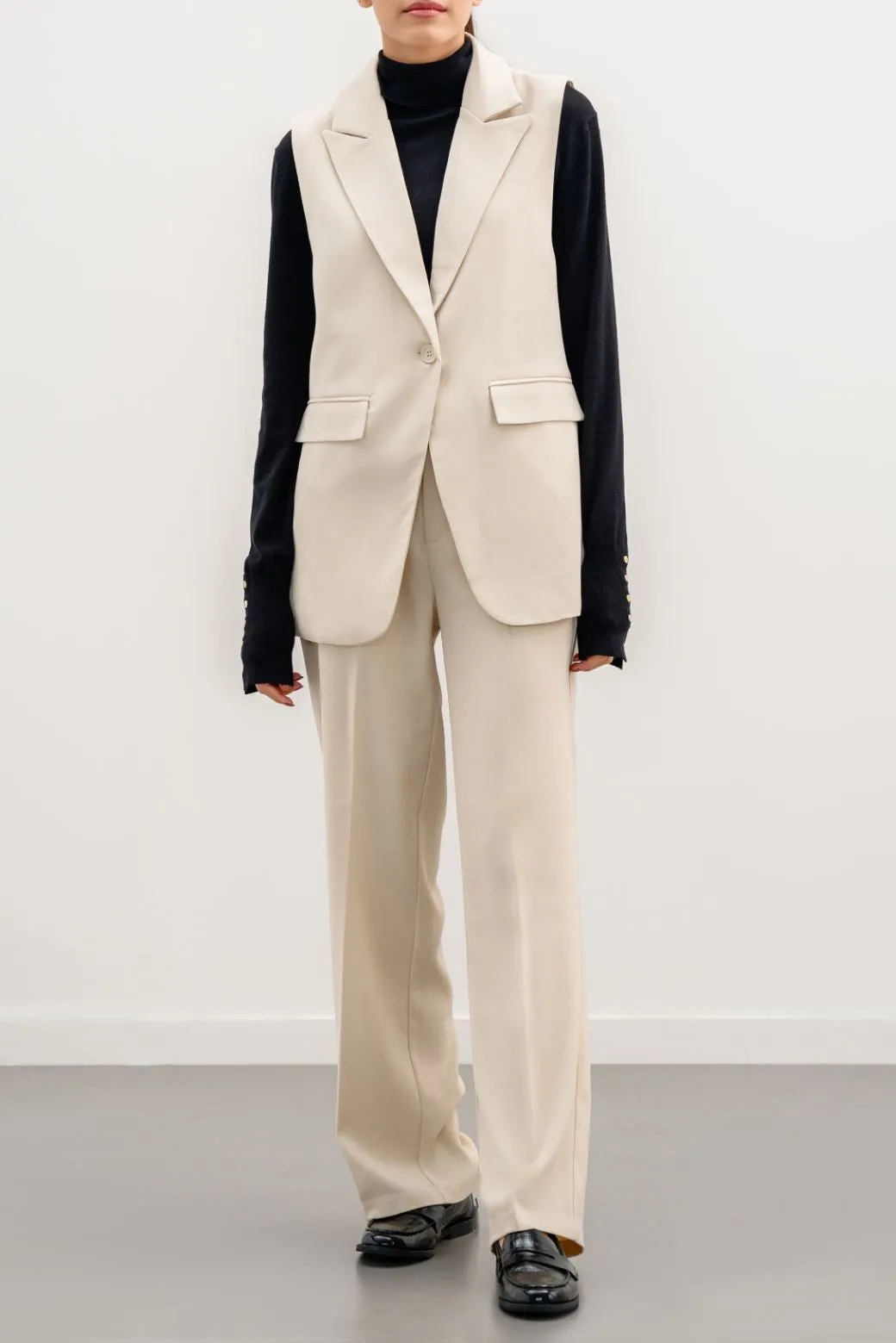 SLEEVELESS BLAZER