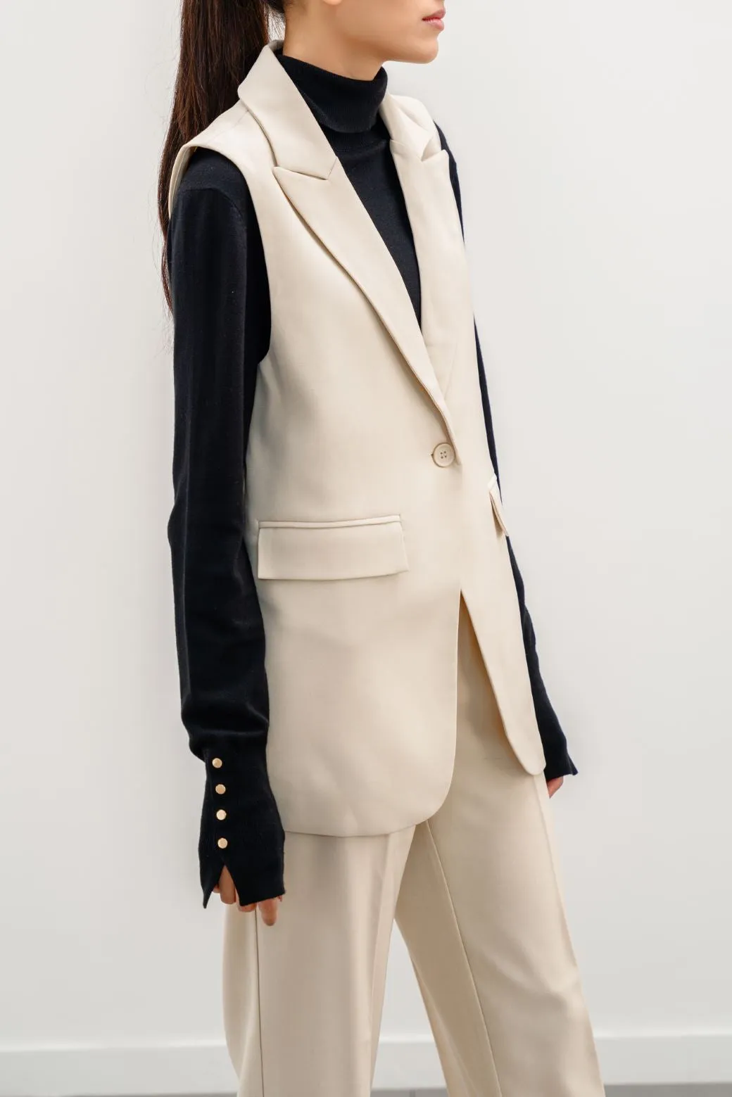 SLEEVELESS BLAZER