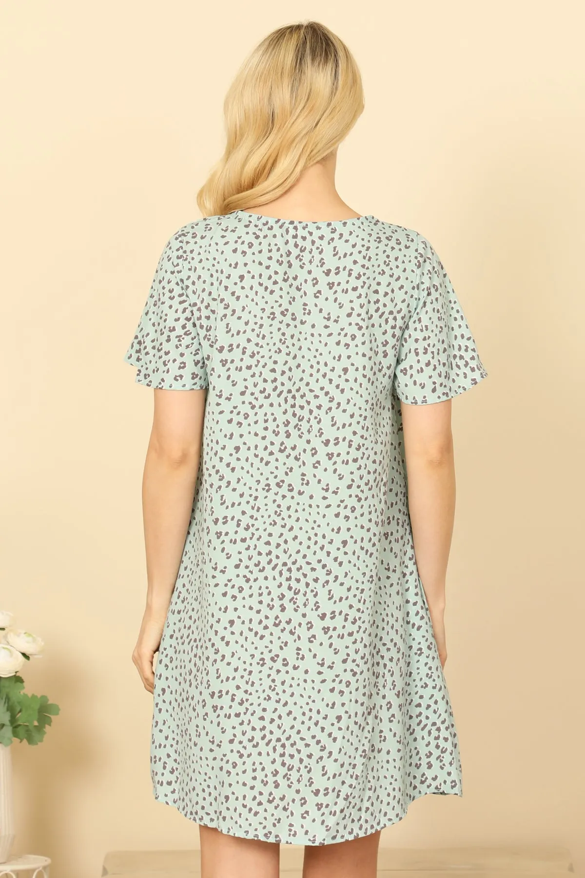 V-NECK SHORT SLEEVE ANIMAL PRINT MINI DRESS