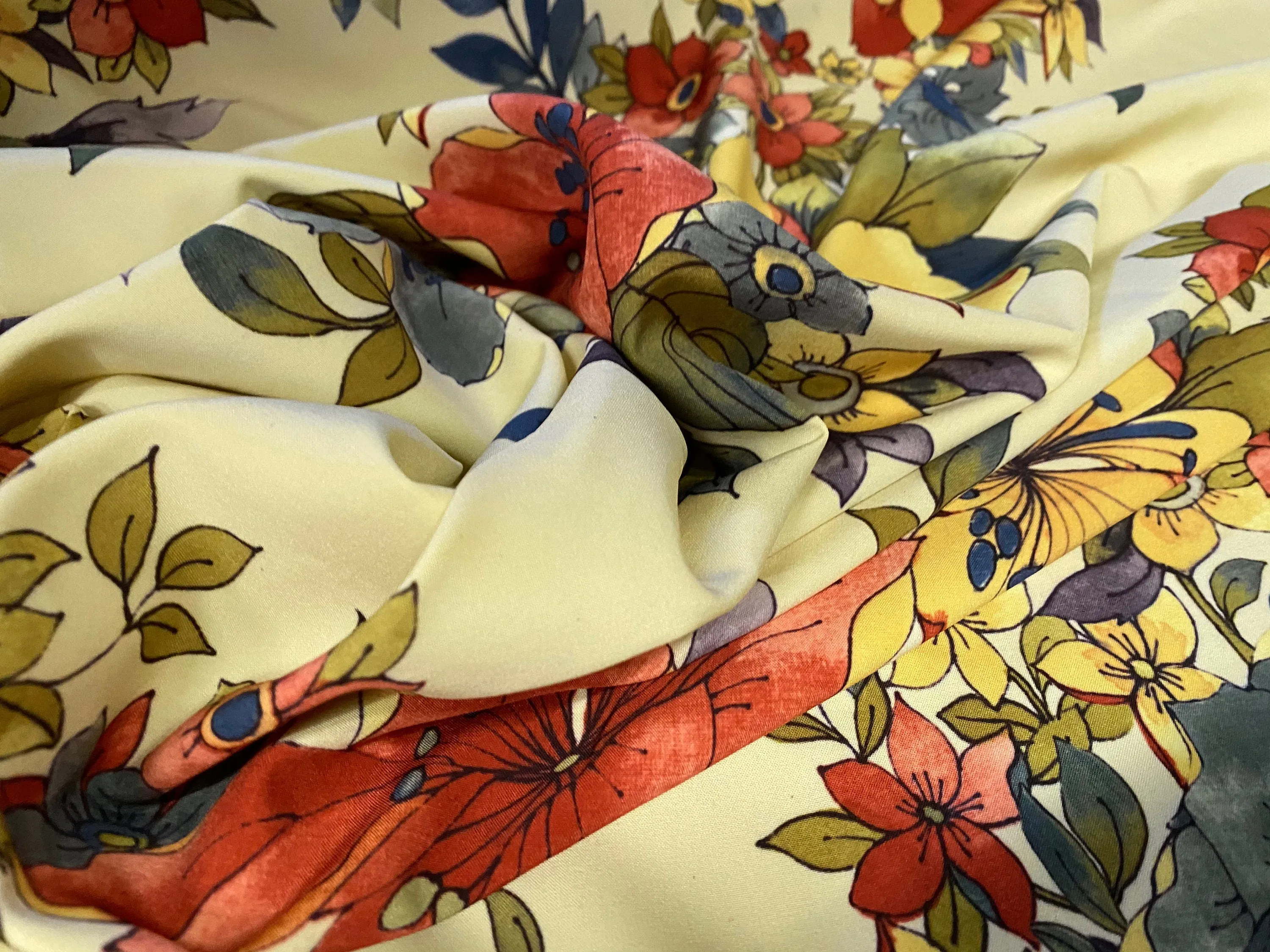 Woven stretch pongee dress fabric, per metre - lemon floral print